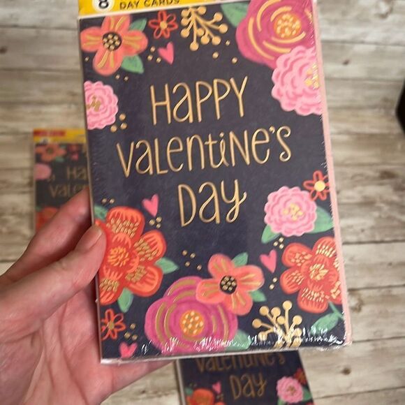 4 Packs of 8 Valentine’s Day Cards & Envelopes (32 Total) Happy Hearts Hugs NWT - Picture 1 of 11